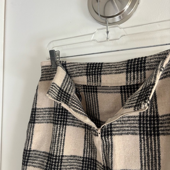 Windsor Plaid Mini Skirt | Beige Black Checkered | Size M - Picture 6 of 7